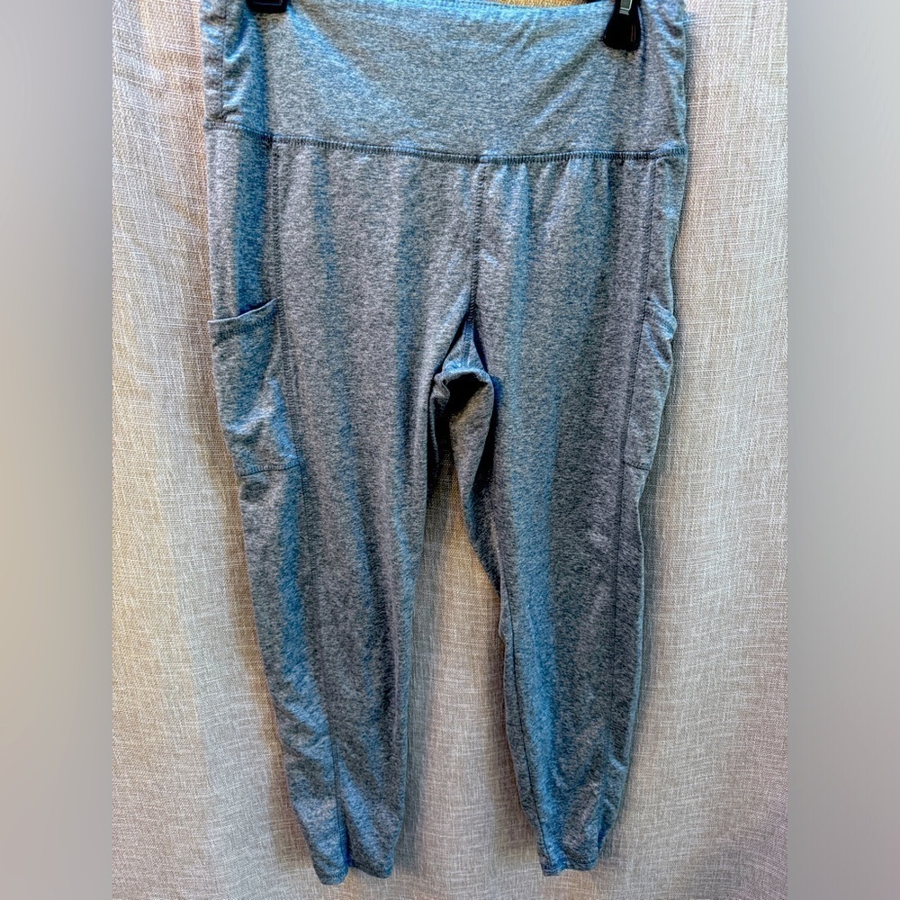 A New Day High Waisted Leggings with pockets, heathered blue color. Size Large.